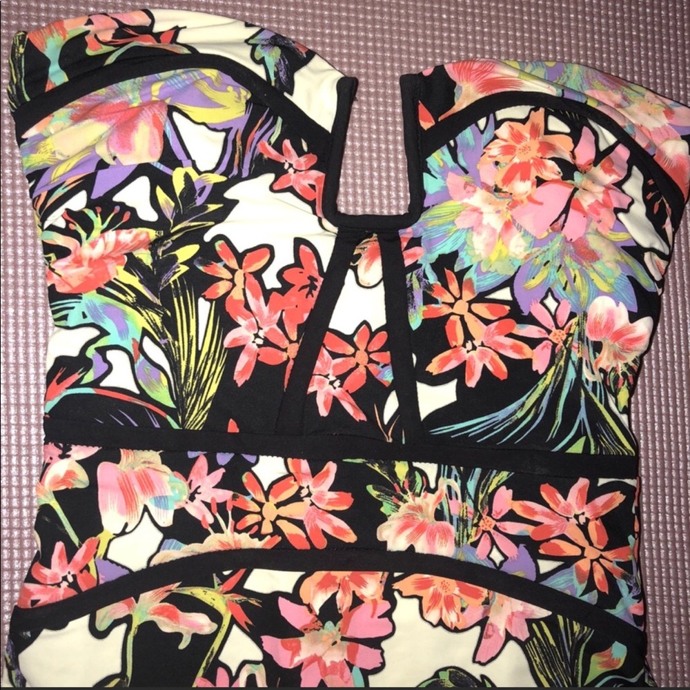 One piece beatiful bikini. ☀️